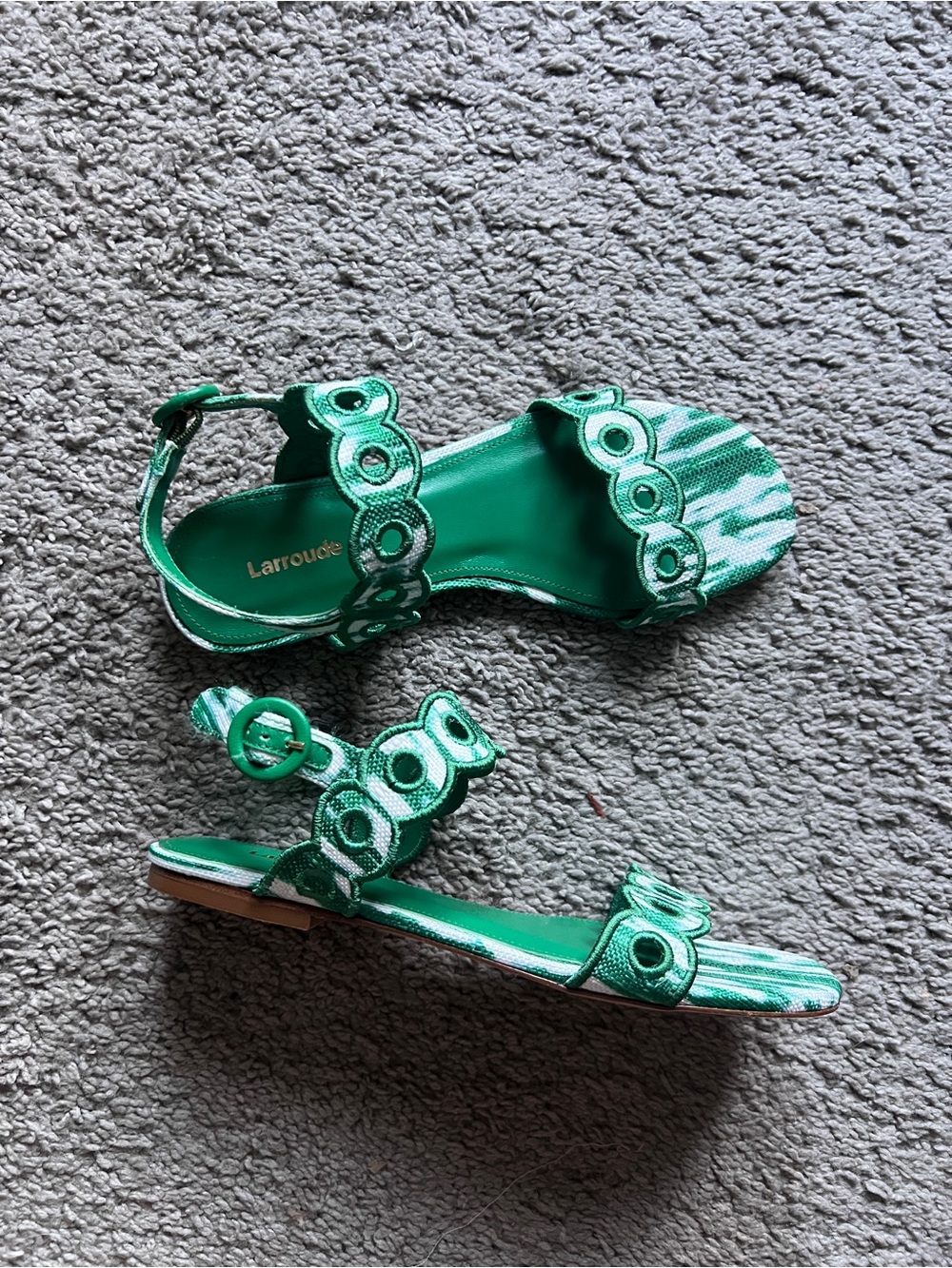 $290 LIKE NEW Larroude Florence Raffia Tie-Dye Green Flat Sandal size 7